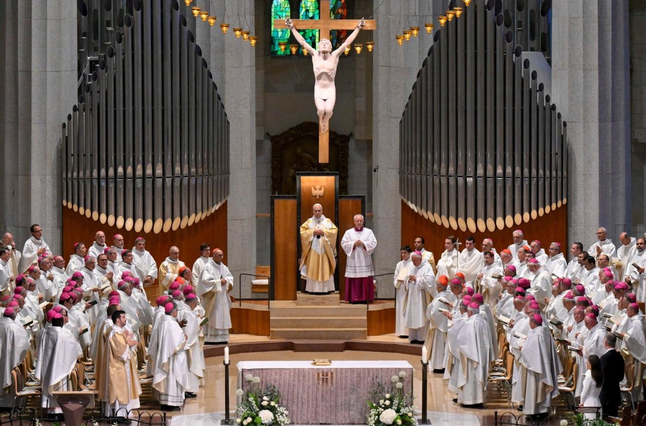 Leão XIV na Sagrada Família: fé cristã não combina com a violência