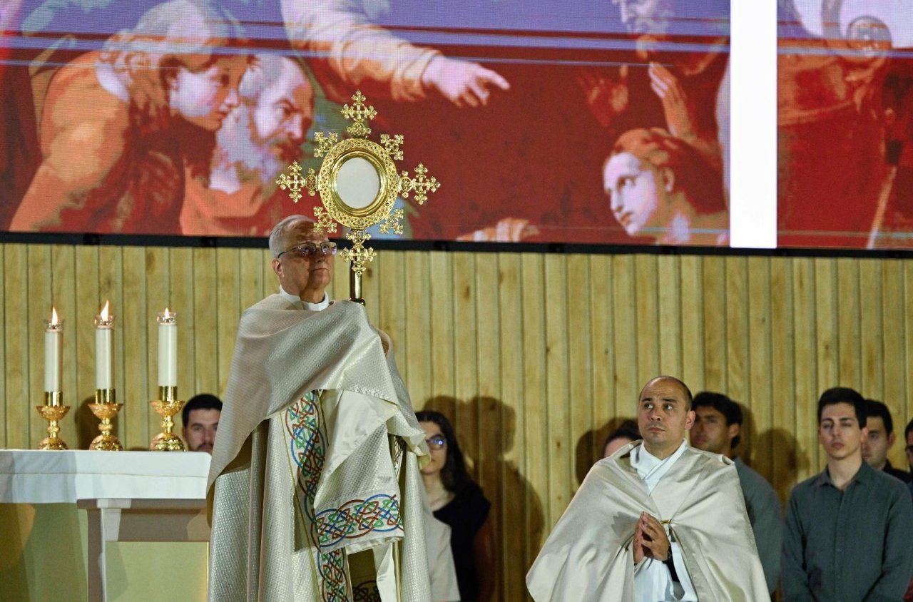 Papa Leão XIV anima jovens a mudar a história com amor